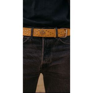 Vintage Y2K Men’s Tan 100% Leather Maltese Studded Belt sz M 34-36 Grunge‎ Biker